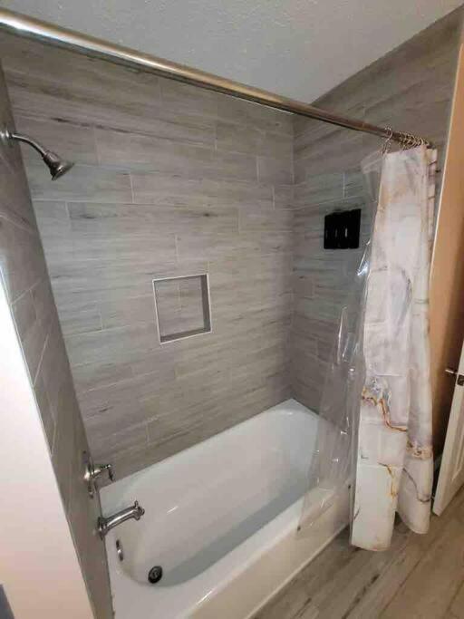 Elegant 2-Bedroom Pet-Friendly Villa W 2 Parking Spaces Гілтон-Гед-Айленд Екстер'єр фото